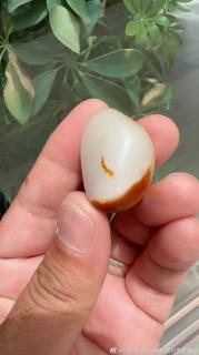 收藏款新疆和田玉籽料原石,顶级的红皮白肉,肉质白细,23.5克 17.1克